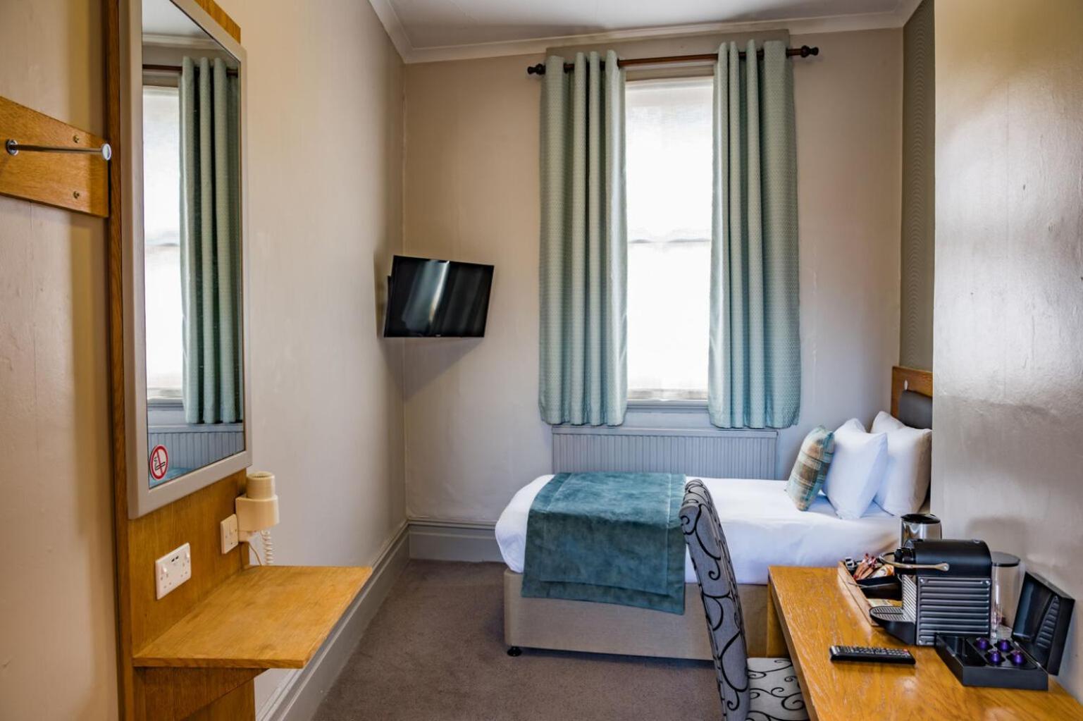 Hotel The Goddard Arms Swindon Exteriér fotografie